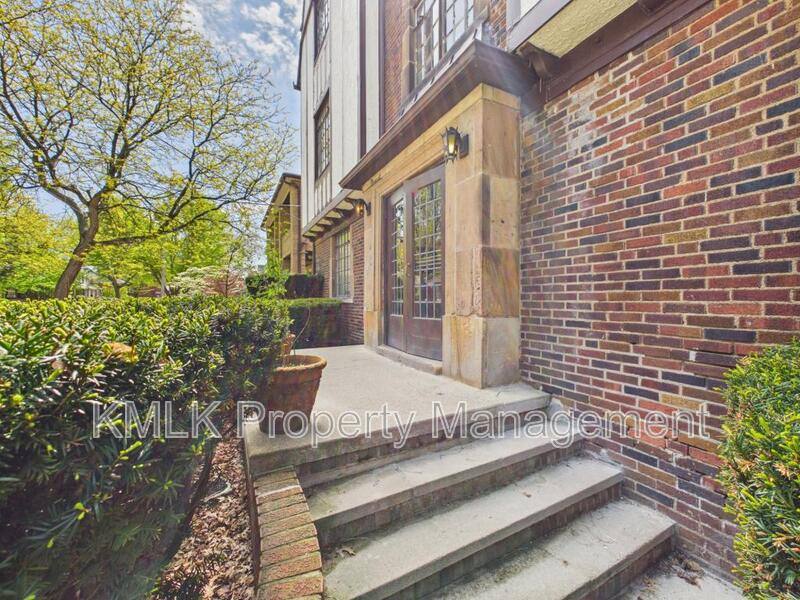 Apartment for rent at 1352 Kenilworth Ave, Lakewood, OH 44107