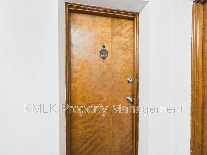 Apartment for rent at 1352 Kenilworth Ave, Lakewood, OH 44107
