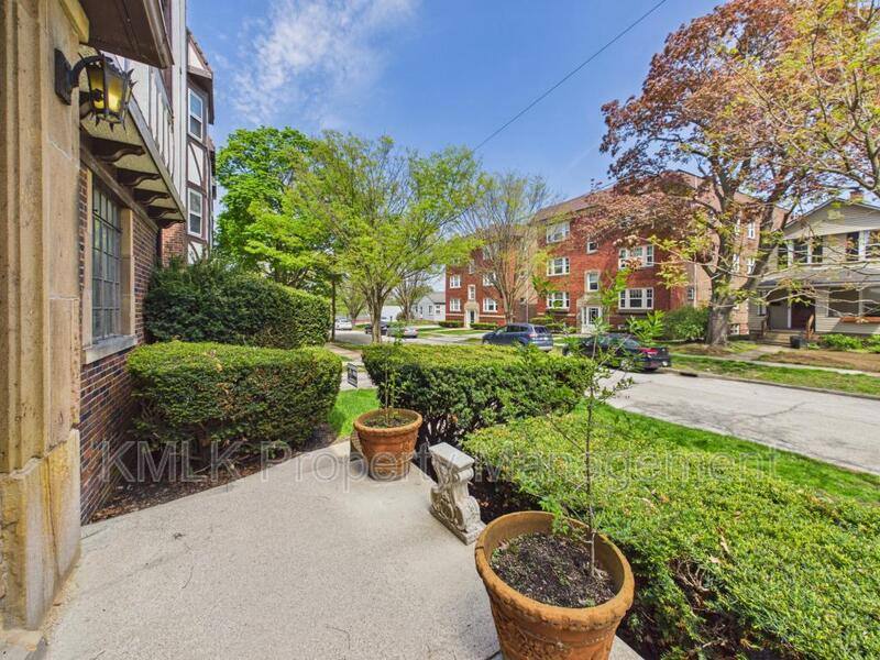 Apartment for rent at 1352 Kenilworth Ave, Lakewood, OH 44107