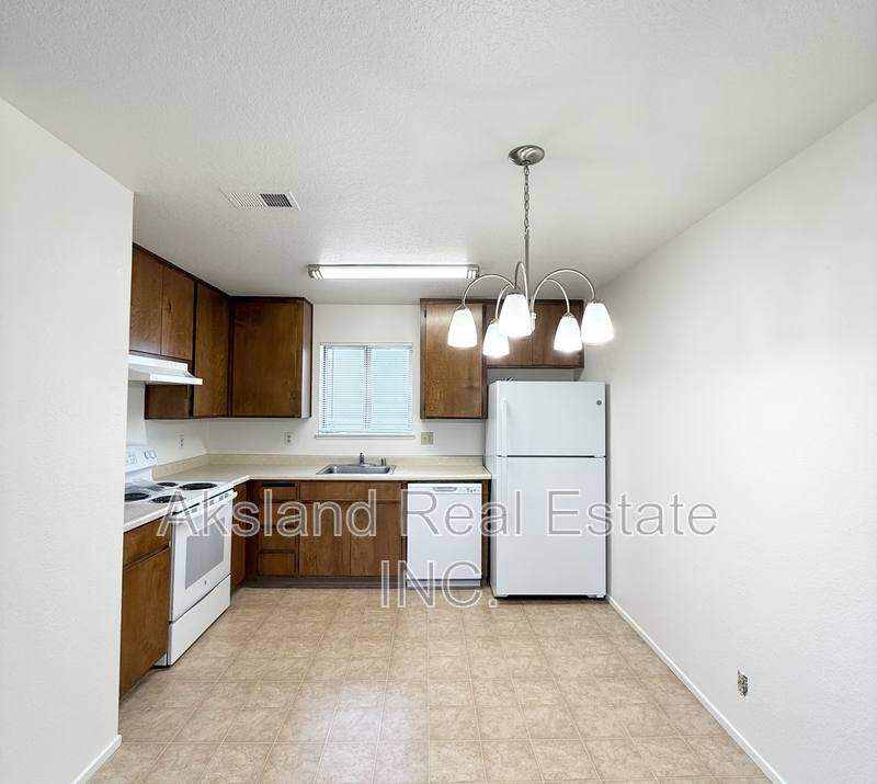 Apartment for rent at 200 Northwoods Ave #10, Manteca, CA 95336