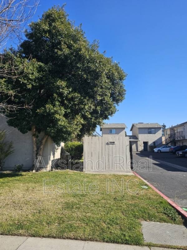 Apartment for rent at 200 Northwoods Ave #10, Manteca, CA 95336