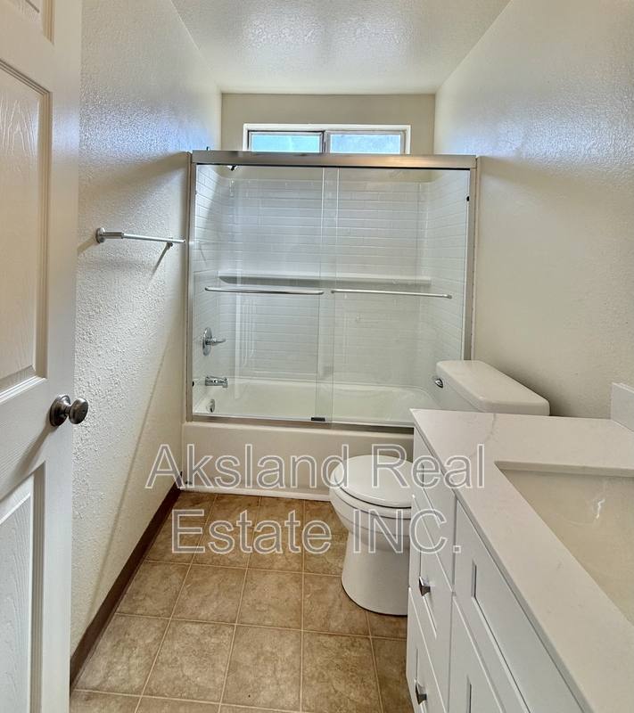 Apartment for rent at 200 Northwoods Ave #10, Manteca, CA 95336
