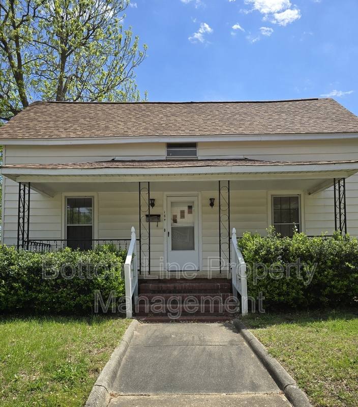 House for rent at 184 Cabarrus Ave E, Concord, NC 28025