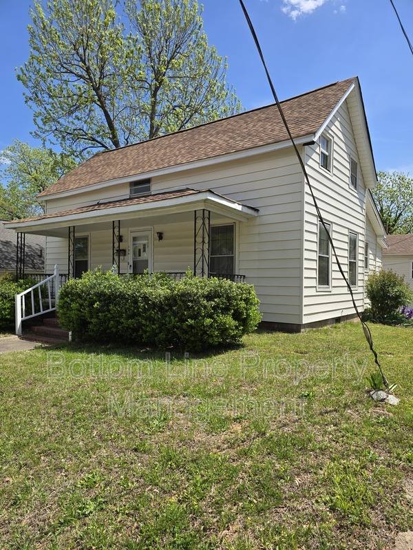 House for rent at 184 Cabarrus Ave E, Concord, NC 28025