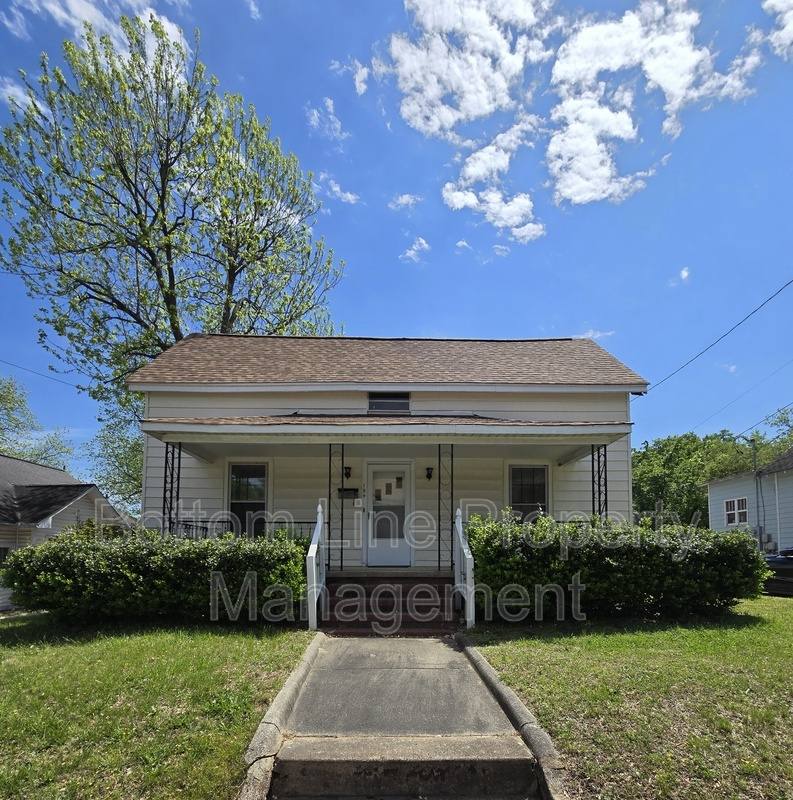 House for rent at 184 Cabarrus Ave E, Concord, NC 28025