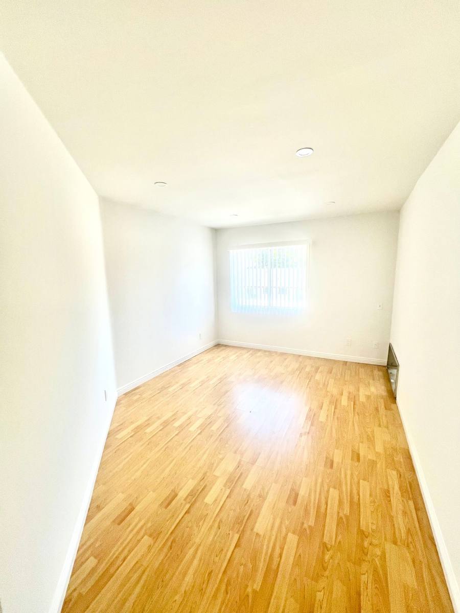 Apartment for rent at 515 S Harvard Blvd, Los Angeles, CA 90020