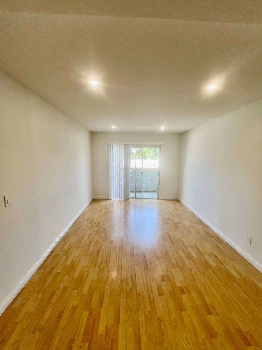 Apartment for rent at 515 S Harvard Blvd, Los Angeles, CA 90020