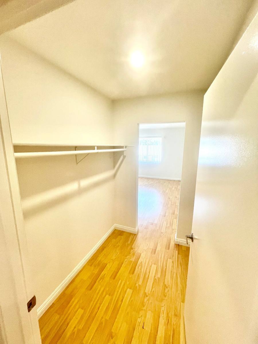 Apartment for rent at 515 S Harvard Blvd, Los Angeles, CA 90020