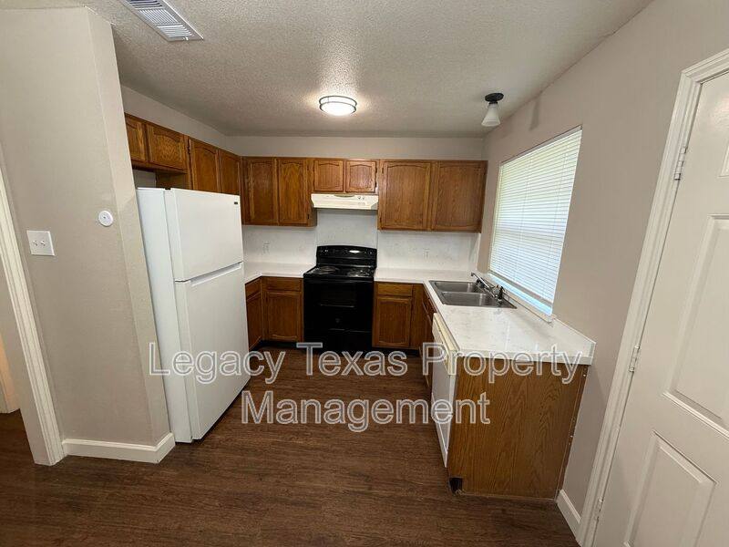 Townhouse for rent at 1607 N Nolan River Rd #C, Cleburne, TX 76033