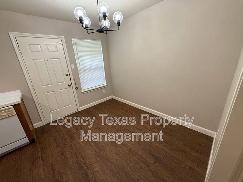 Townhouse for rent at 1607 N Nolan River Rd #C, Cleburne, TX 76033
