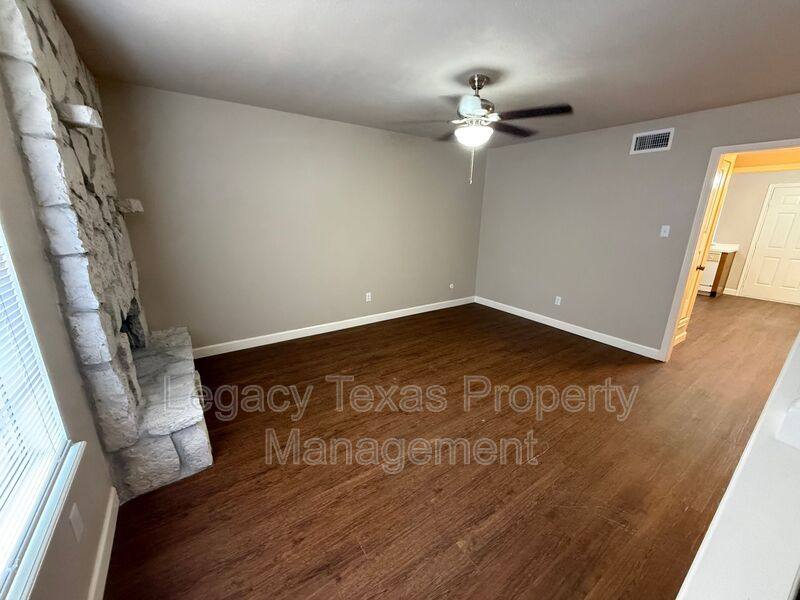 Townhouse for rent at 1607 N Nolan River Rd #C, Cleburne, TX 76033