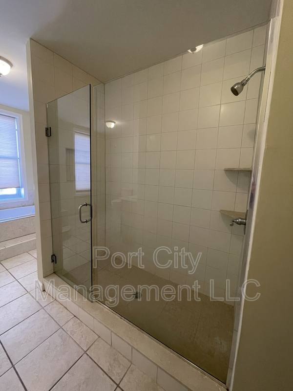 Townhouse for rent at 14 S Ann St, Baltimore, MD 21231
