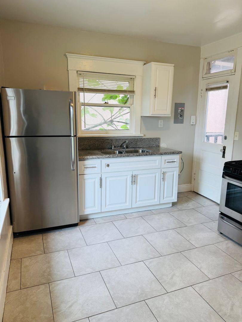 Apartment for rent at 1106 E 1st St, Long Beach, CA 90802