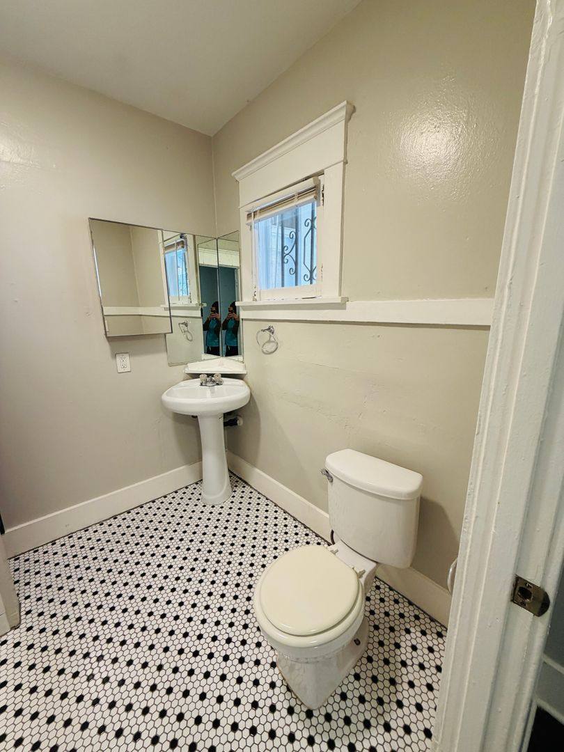 Apartment for rent at 1106 E 1st St, Long Beach, CA 90802