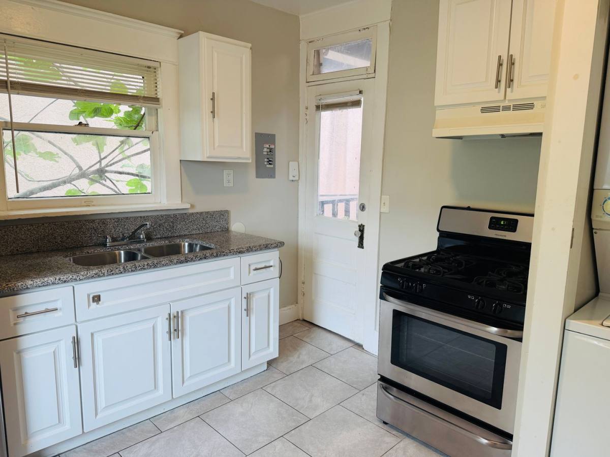 Apartment for rent at 1106 E 1st St, Long Beach, CA 90802