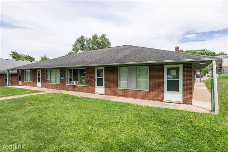 Apartment for rent at 1019 Arbordale St, Ann Arbor, MI 48103