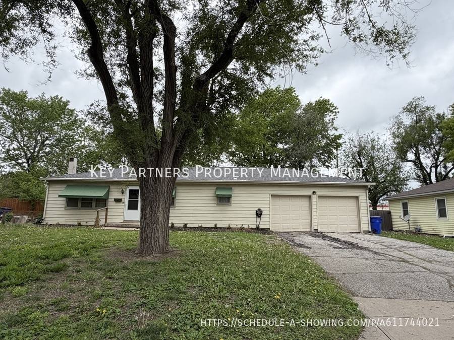 House for rent at 821 S Edgemere Dr #CLOSE To Everything, Olathe, KS 66061