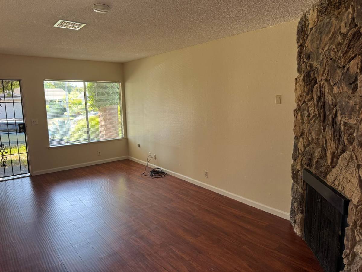 Apartment for rent at 1515 T St, Sacramento, CA 95811