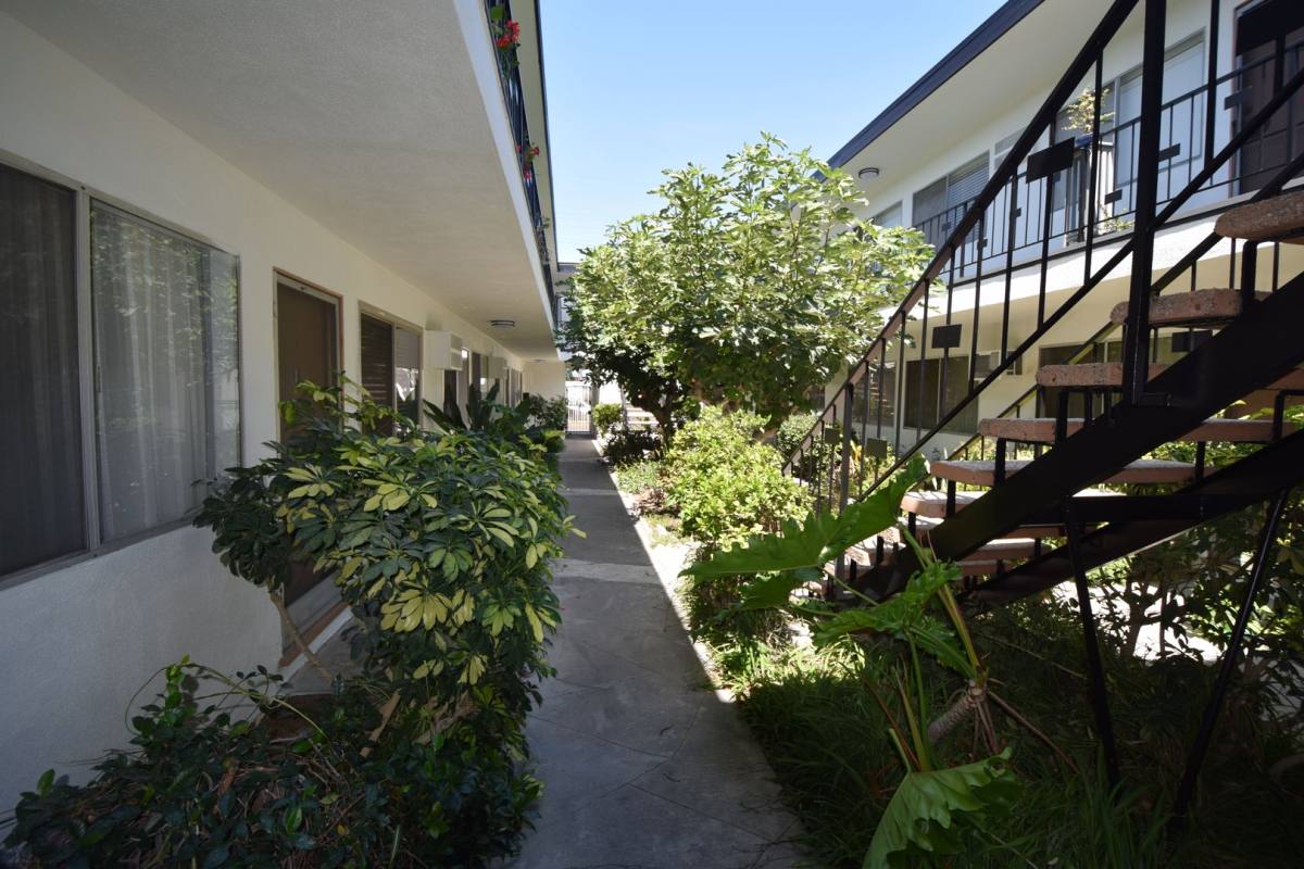 Apartment for rent at 849 N McCadden Place, Los Angeles, CA 90038