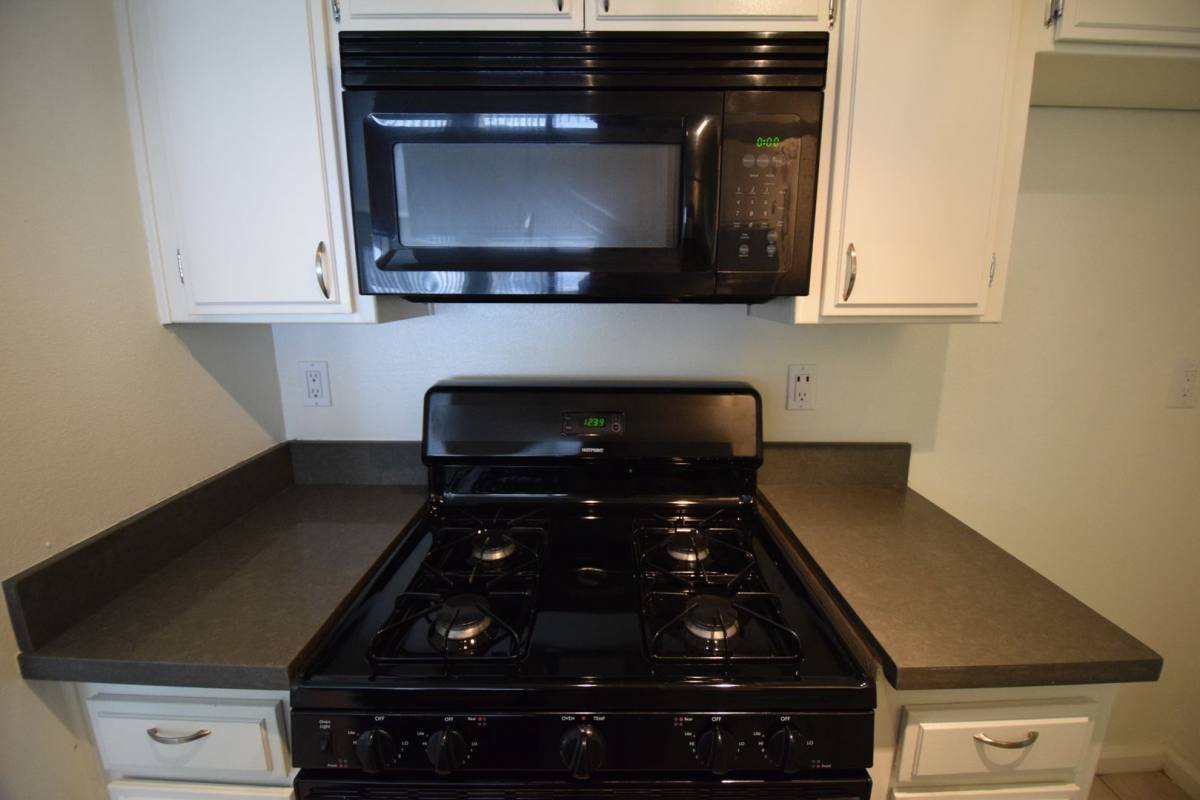 Apartment for rent at 849 N McCadden Place, Los Angeles, CA 90038