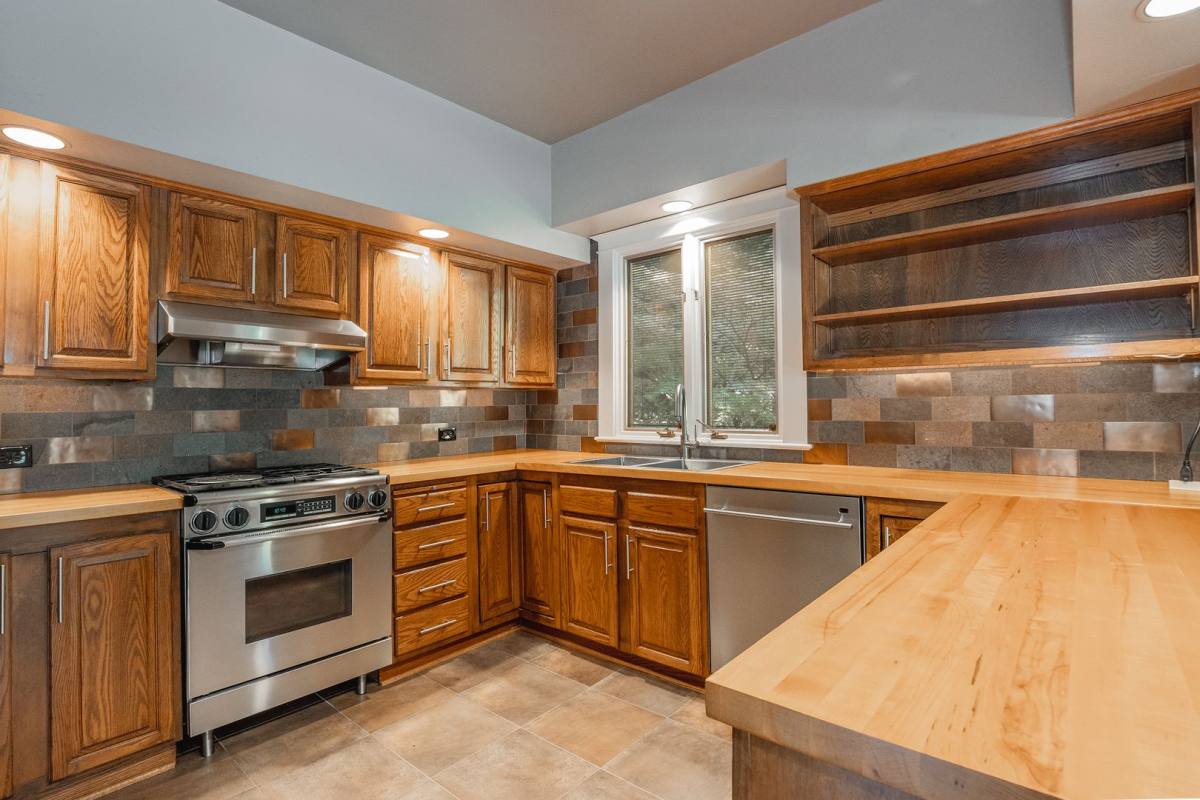 House for rent at 333 S Idaho St, Portland, OR 97239