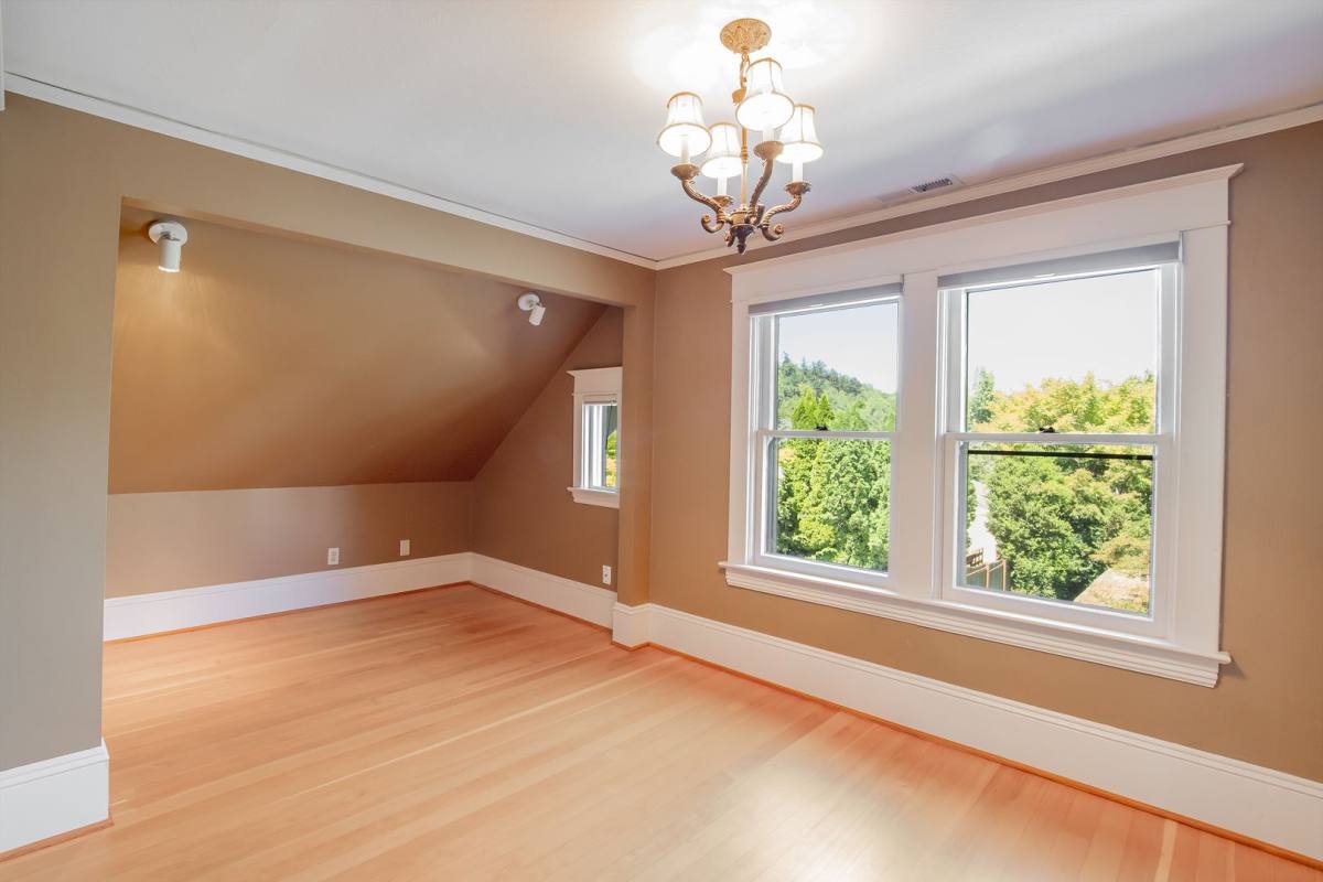 House for rent at 333 S Idaho St, Portland, OR 97239