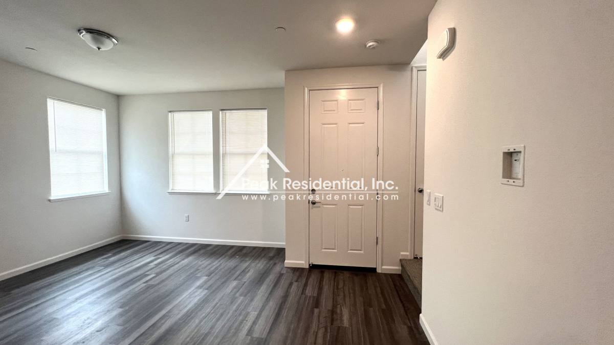 Townhouse for rent at 2943 Toulouse Walk, Sacramento, CA 95834