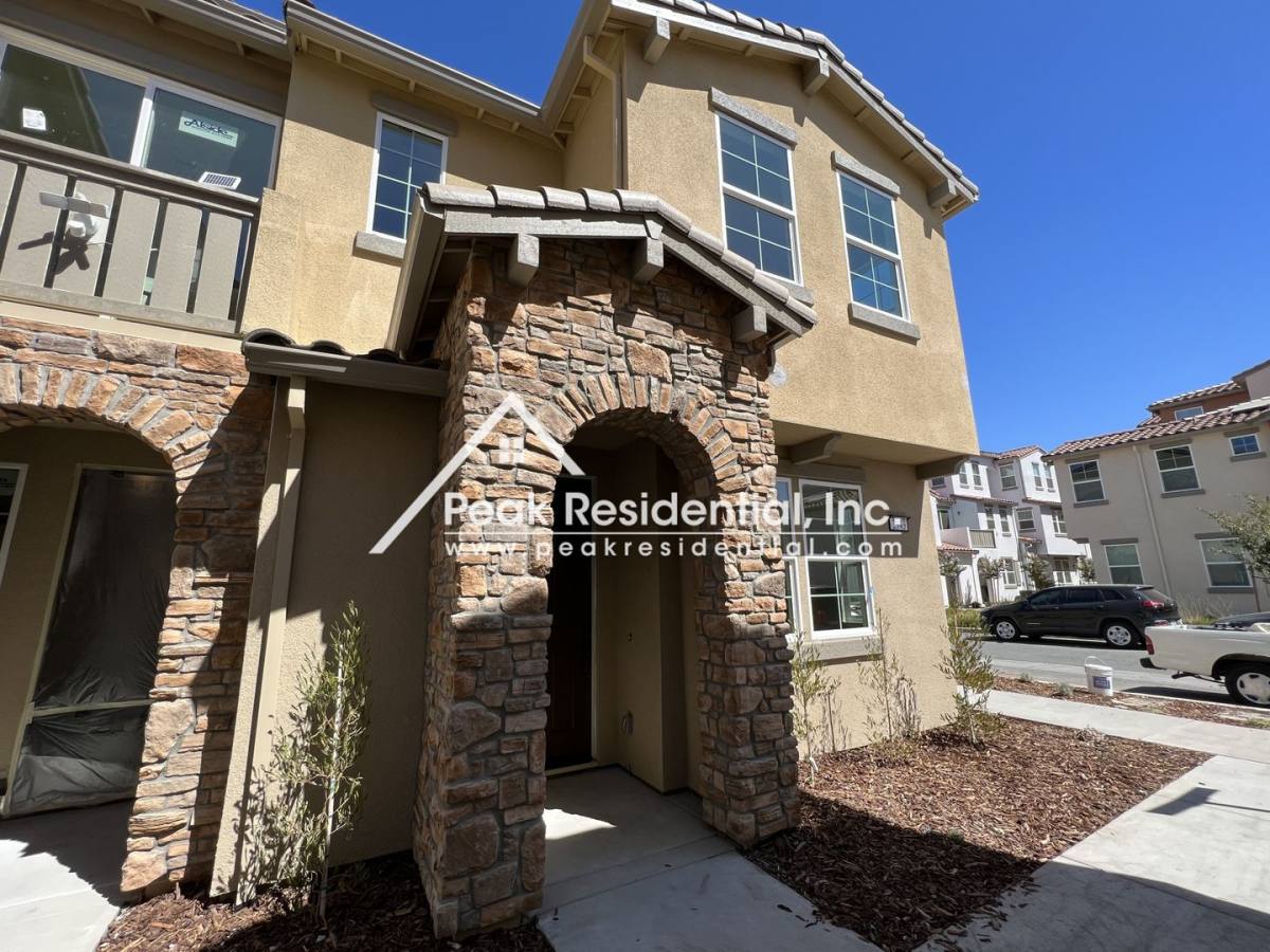 Townhouse for rent at 2943 Toulouse Walk, Sacramento, CA 95834