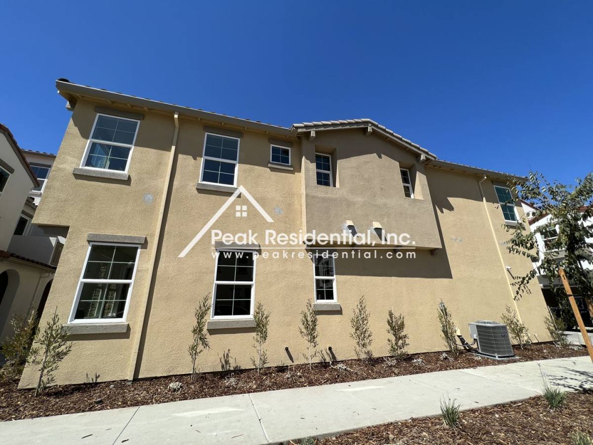 Townhouse for rent at 2943 Toulouse Walk, Sacramento, CA 95834