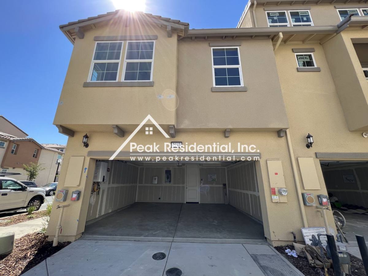 Townhouse for rent at 2943 Toulouse Walk, Sacramento, CA 95834
