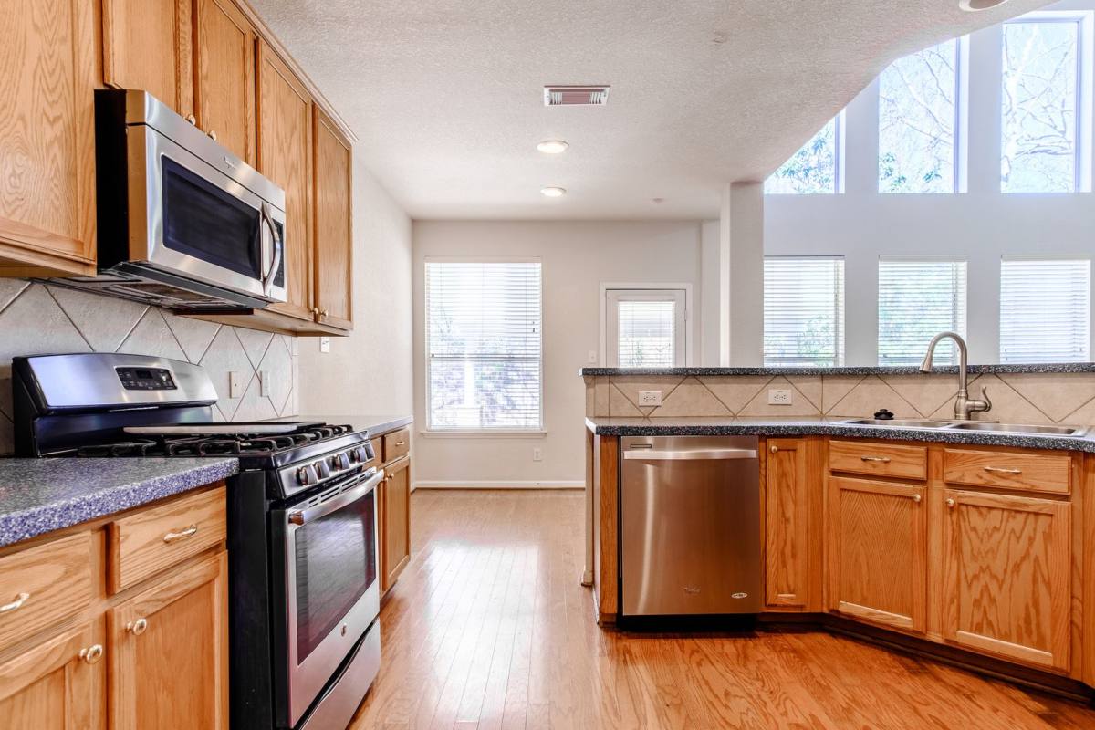 House for rent at 2918 Five Oaks Dr, Missouri City, TX 77459