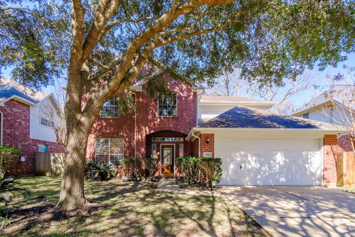 House for rent at 2918 Five Oaks Dr, Missouri City, TX 77459