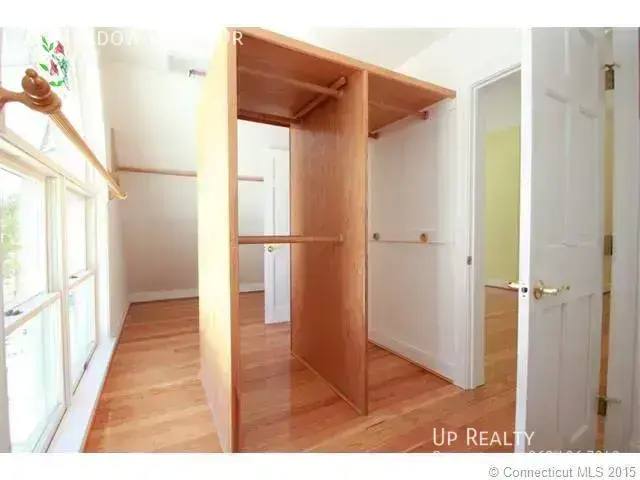House for rent at 21 Meadow Wood Dr, Suffield, CT 06078