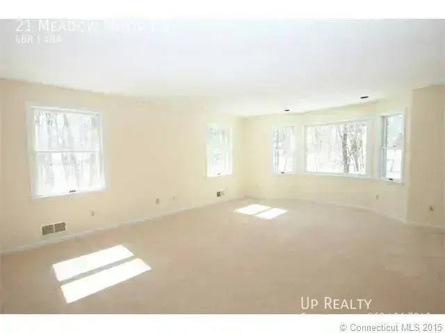 House for rent at 21 Meadow Wood Dr, Suffield, CT 06078