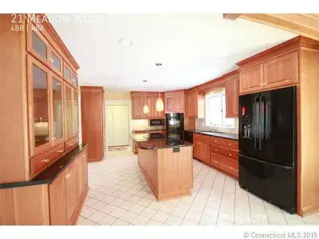 House for rent at 21 Meadow Wood Dr, Suffield, CT 06078