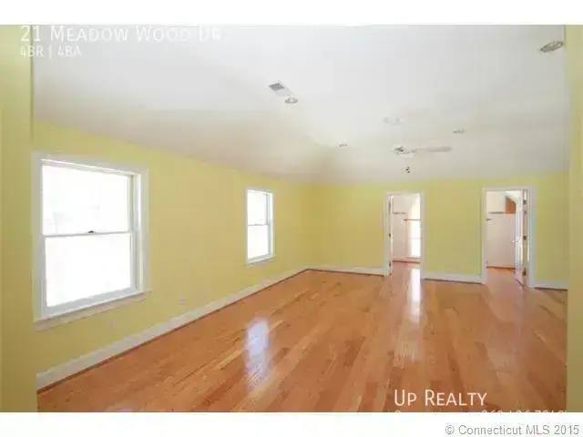 House for rent at 21 Meadow Wood Dr, Suffield, CT 06078