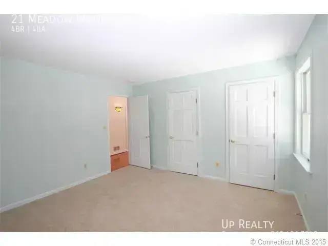 House for rent at 21 Meadow Wood Dr, Suffield, CT 06078