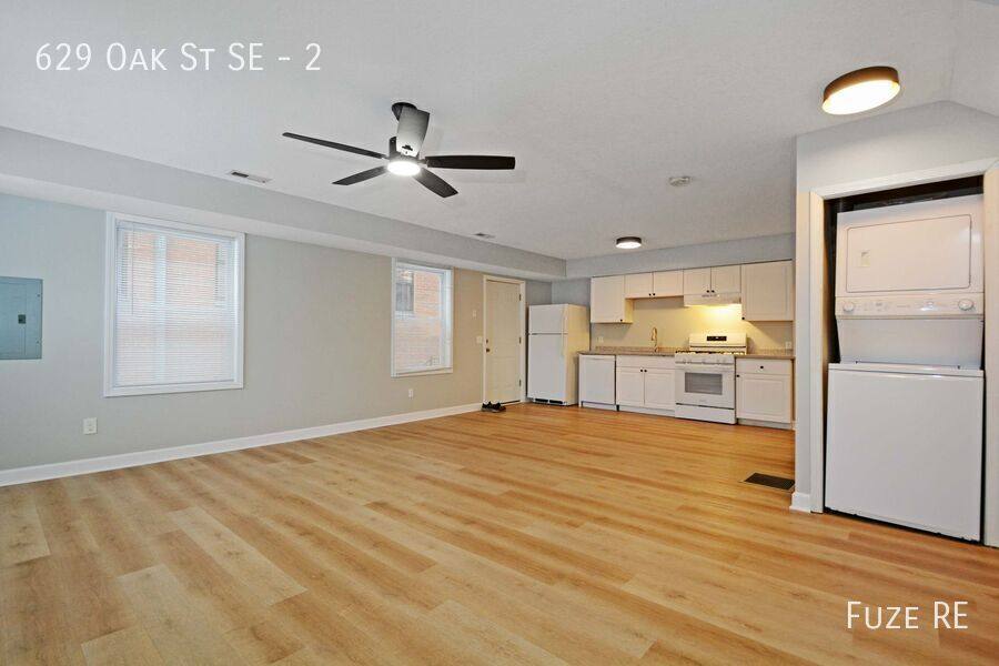 Apartment for rent at 629 Oak St SE #2, Minneapolis, MN 55414