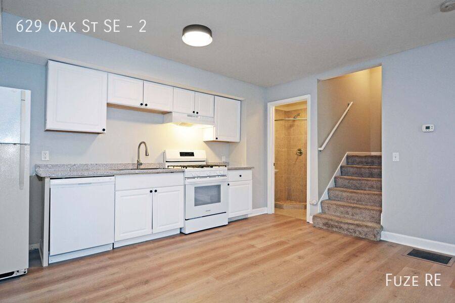 Apartment for rent at 629 Oak St SE #2, Minneapolis, MN 55414