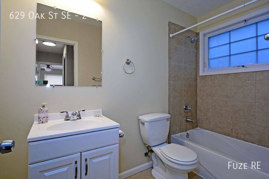 Apartment for rent at 629 Oak St SE #2, Minneapolis, MN 55414