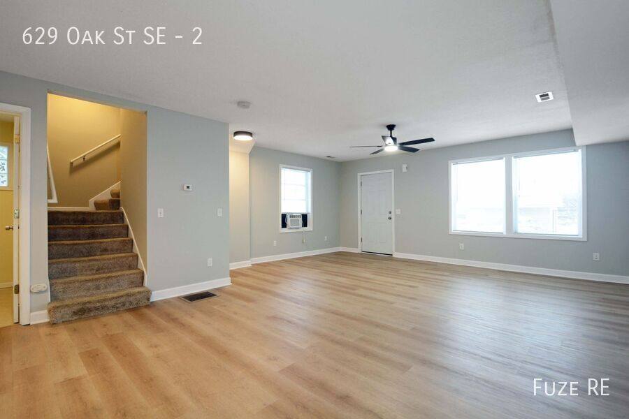 Apartment for rent at 629 Oak St SE #2, Minneapolis, MN 55414