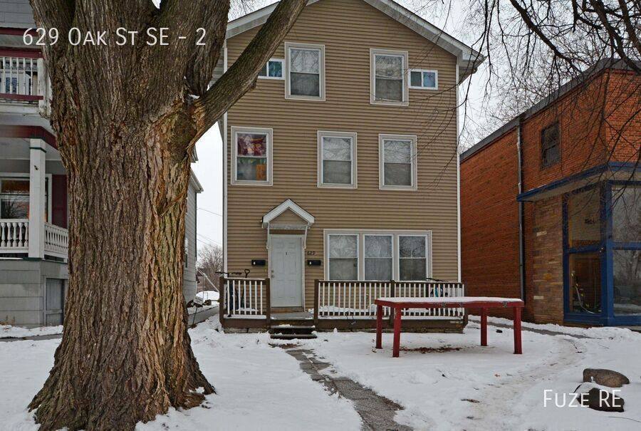 Apartment for rent at 629 Oak St SE #2, Minneapolis, MN 55414
