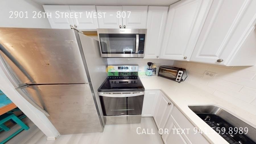 Townhouse for rent at 2901 26th St W #807, Bradenton, FL 34205