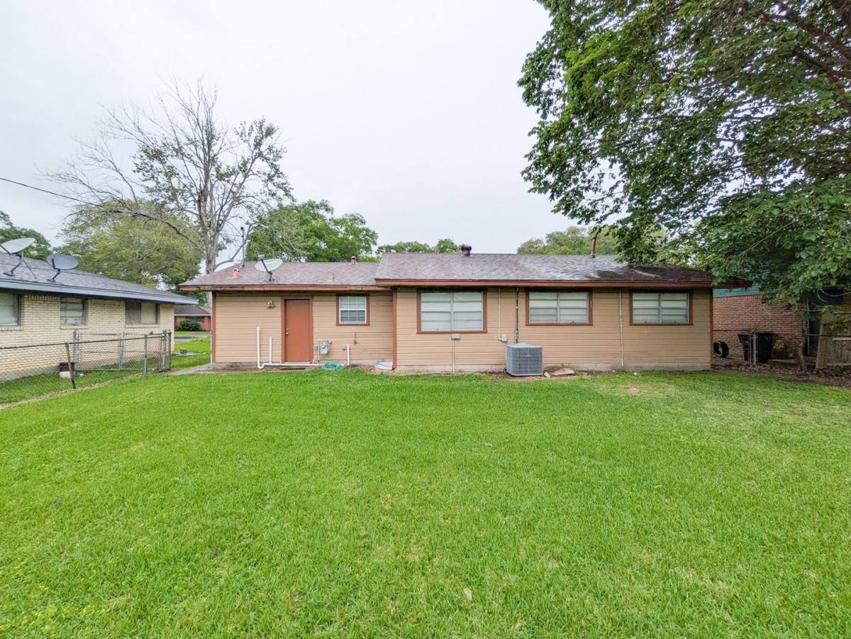 House for rent at 9225 Shepherd Dr, Beaumont, TX 77707