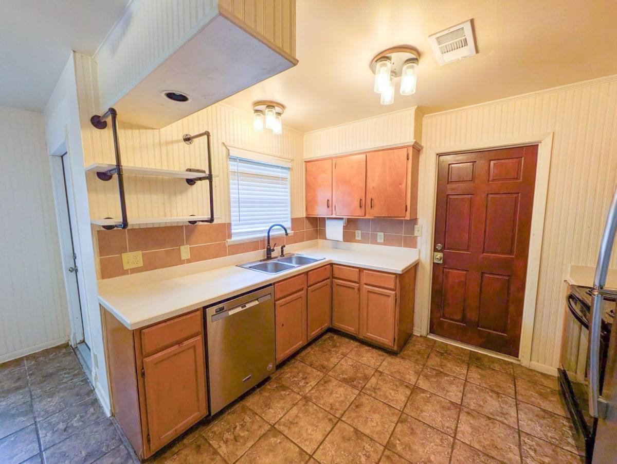 House for rent at 9225 Shepherd Dr, Beaumont, TX 77707