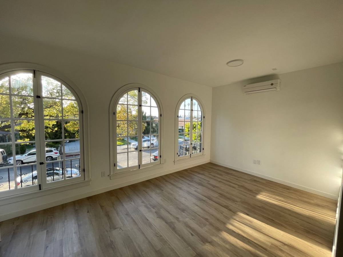 Apartment for rent at 2204 7th Ave, Los Angeles, CA 90018