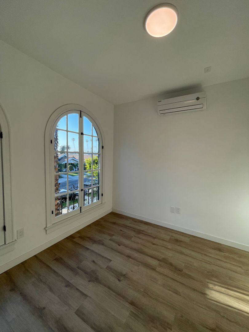 Apartment for rent at 2204 7th Ave, Los Angeles, CA 90018
