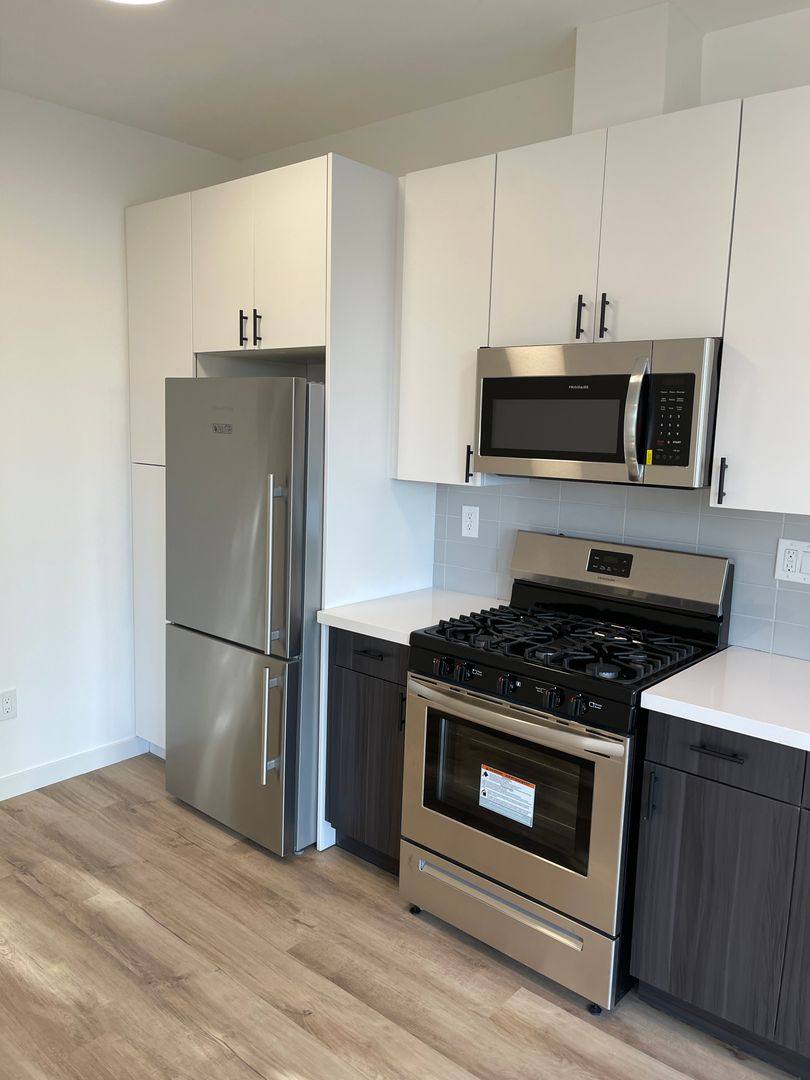 Apartment for rent at 2204 7th Ave, Los Angeles, CA 90018