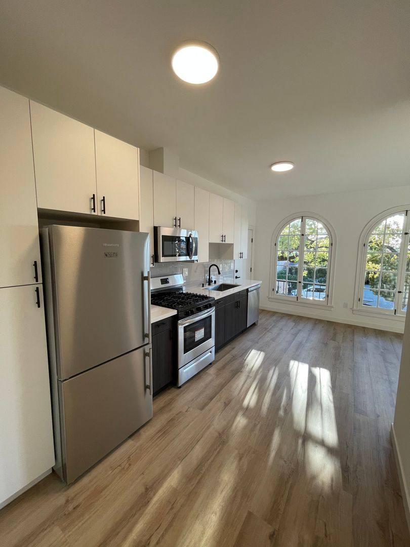 Apartment for rent at 2204 7th Ave, Los Angeles, CA 90018