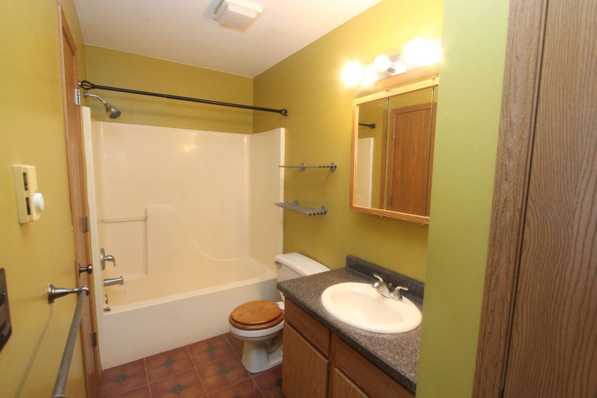 Condo for rent at 1375 Cunat #3B, Lake In the Hills, IL 60156